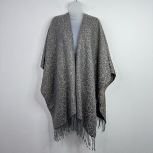 Woolrich Poncho Womens OS Grey Leopard Print Open Front Draped Fringe Boho Shawl